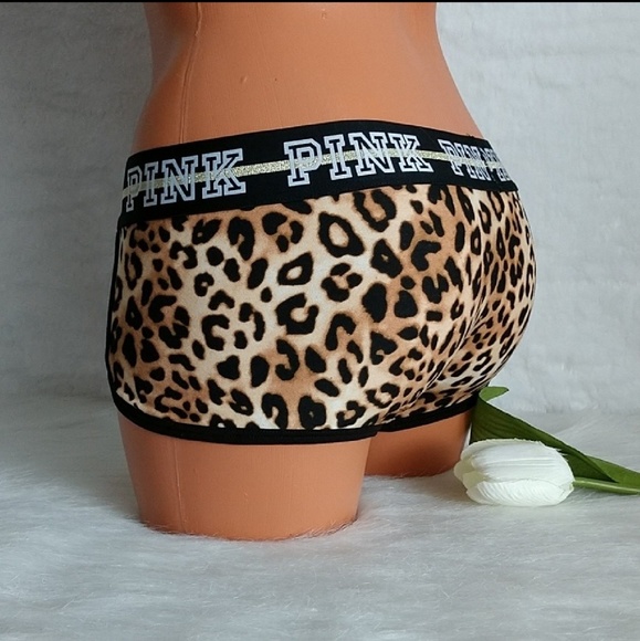 Size M🌺PINK VICTORIA'S SECRET LOGO BOYSHORT. - Picture 2 of 4